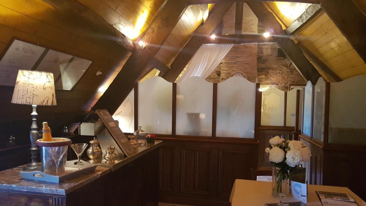 Le Cafe Du Village - Bar A Cocktails & A Ambiance Lohéac Dış mekan fotoğraf
