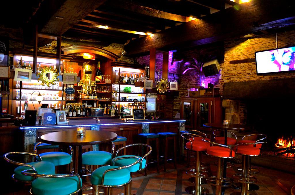 Le Cafe Du Village - Bar A Cocktails & A Ambiance Lohéac Dış mekan fotoğraf