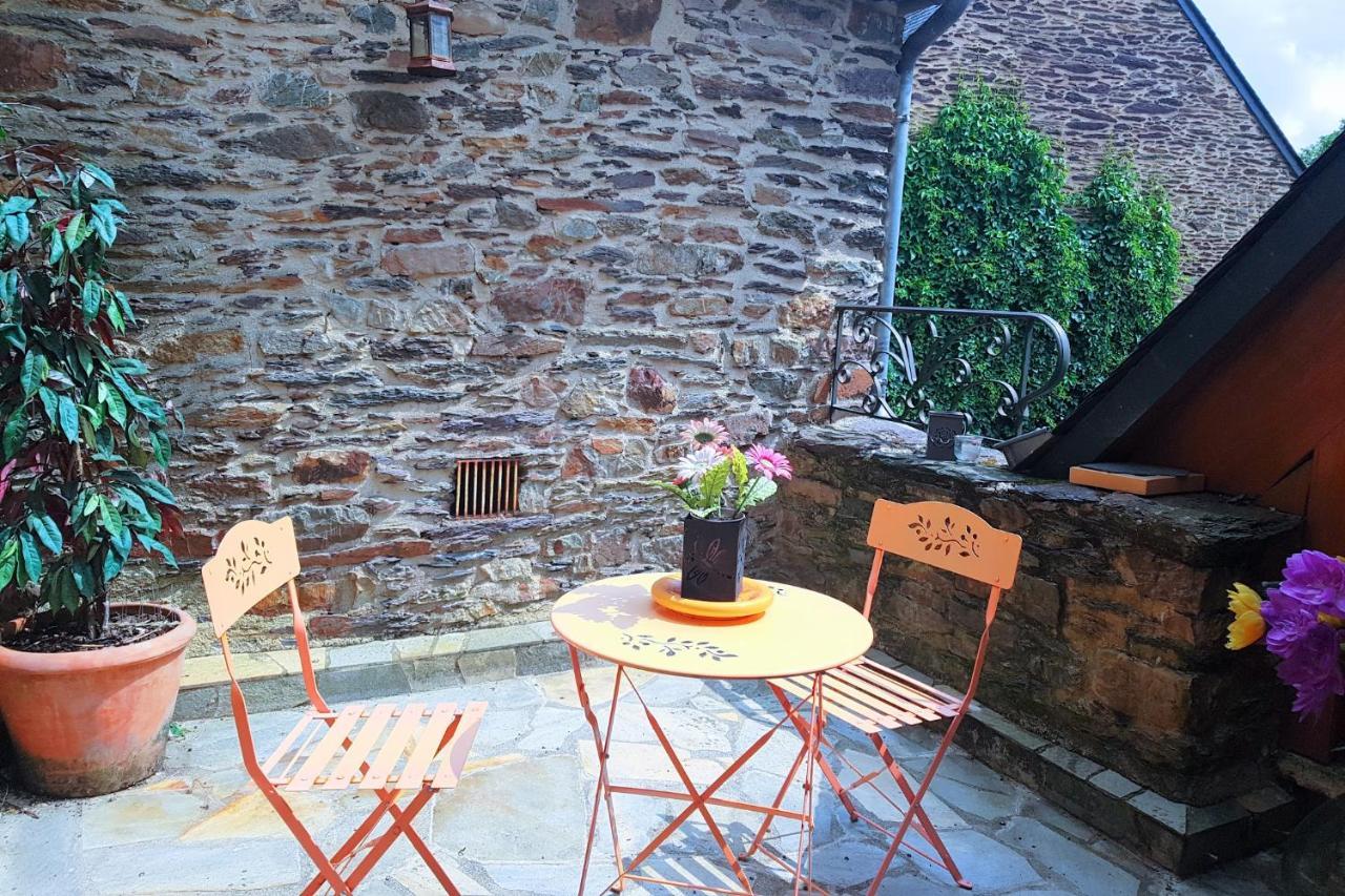 Le Cafe Du Village - Bar A Cocktails & A Ambiance Lohéac Dış mekan fotoğraf